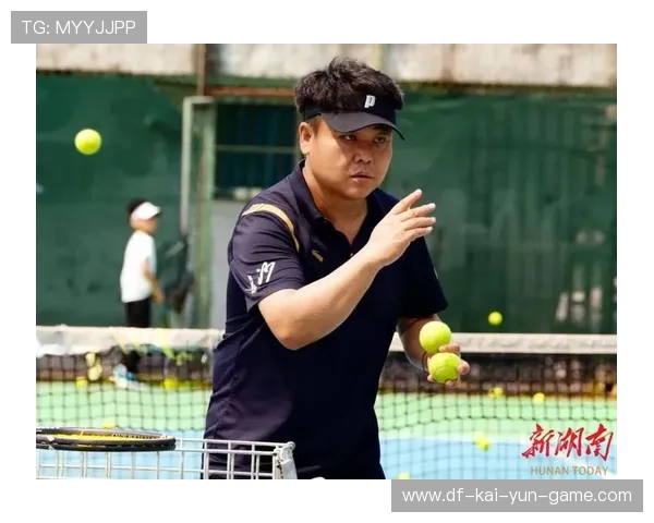 网球比赛前训练保持良好节奏，教练组给予积极评价